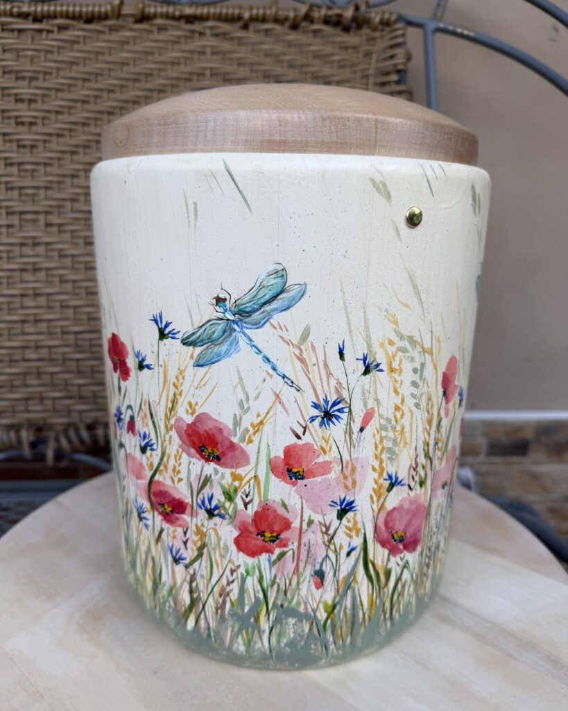malovana-urna-lucni-kvety-vazka-02